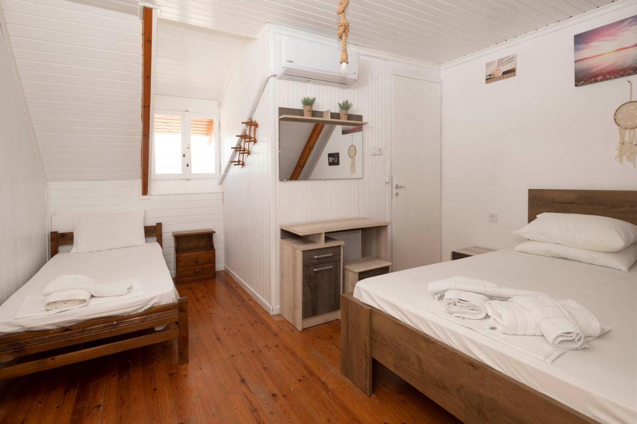 דירות גיאלובה Giorgos House Attic מראה חיצוני תמונה