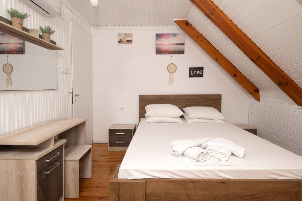 דירות גיאלובה Giorgos House Attic מראה חיצוני תמונה