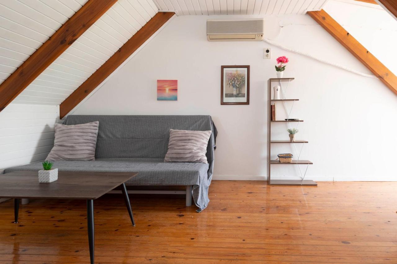 דירות גיאלובה Giorgos House Attic מראה חיצוני תמונה